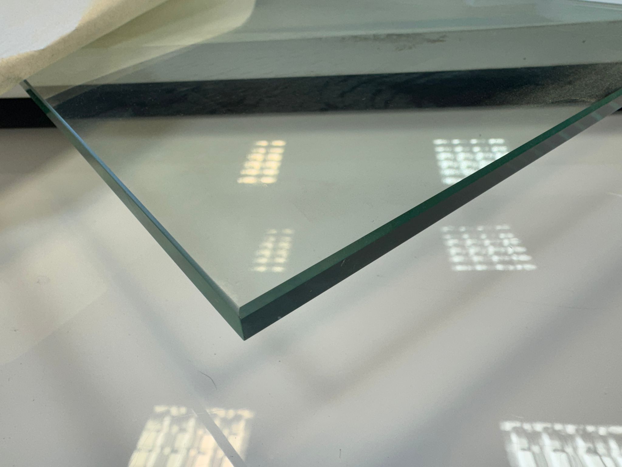 Tempered Glass Shelf 1000mm x 300mm thumbnail 4